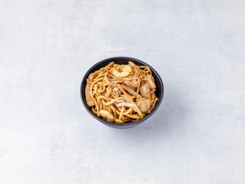 33. House Special Lo Mein · Soft noodle.