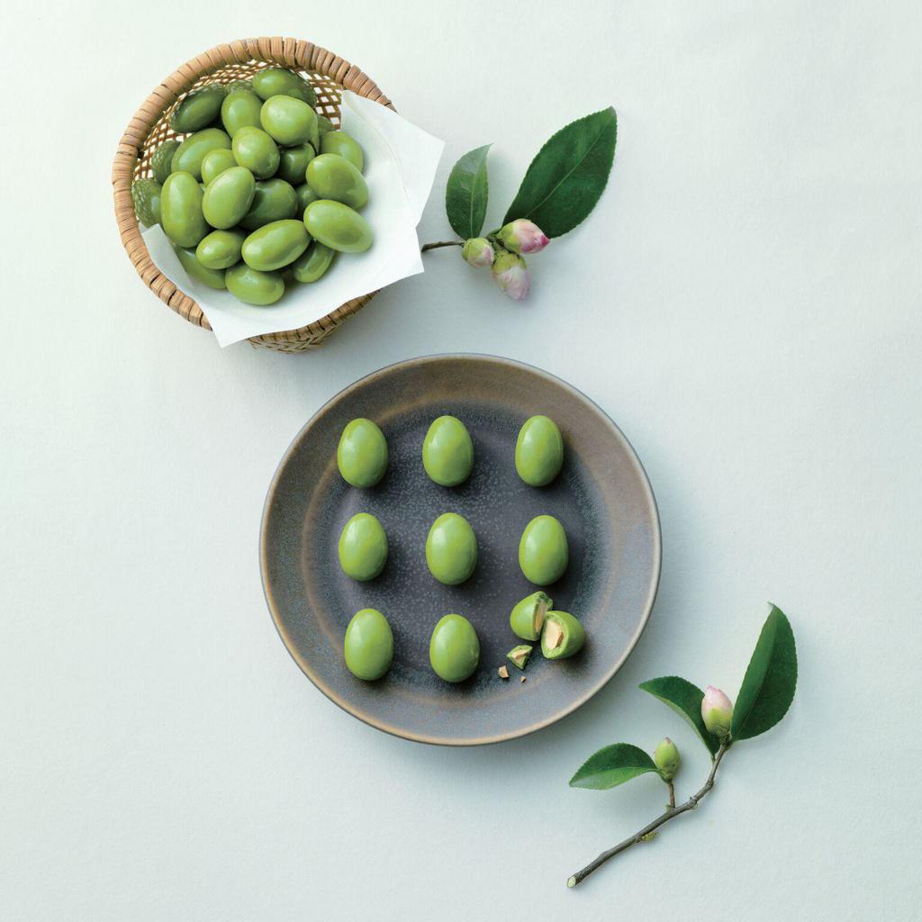 Matcha Almond Chocolate · This selection has whole almonds coated with green tea-infused white chocolate.

Allergens: ﻿Milk, soy, tree nuts (almonds)
