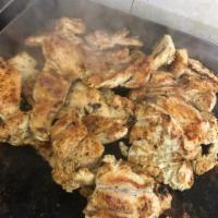 Tostones con Pechuga a la Plancha · Grilled chicken.
