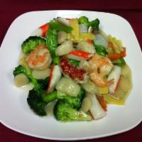 H2. Seafood Combination Special · Lobster meat, crab meat, jumbo shrimp, scallops with many kinds of fresh vegetable in tasty ...