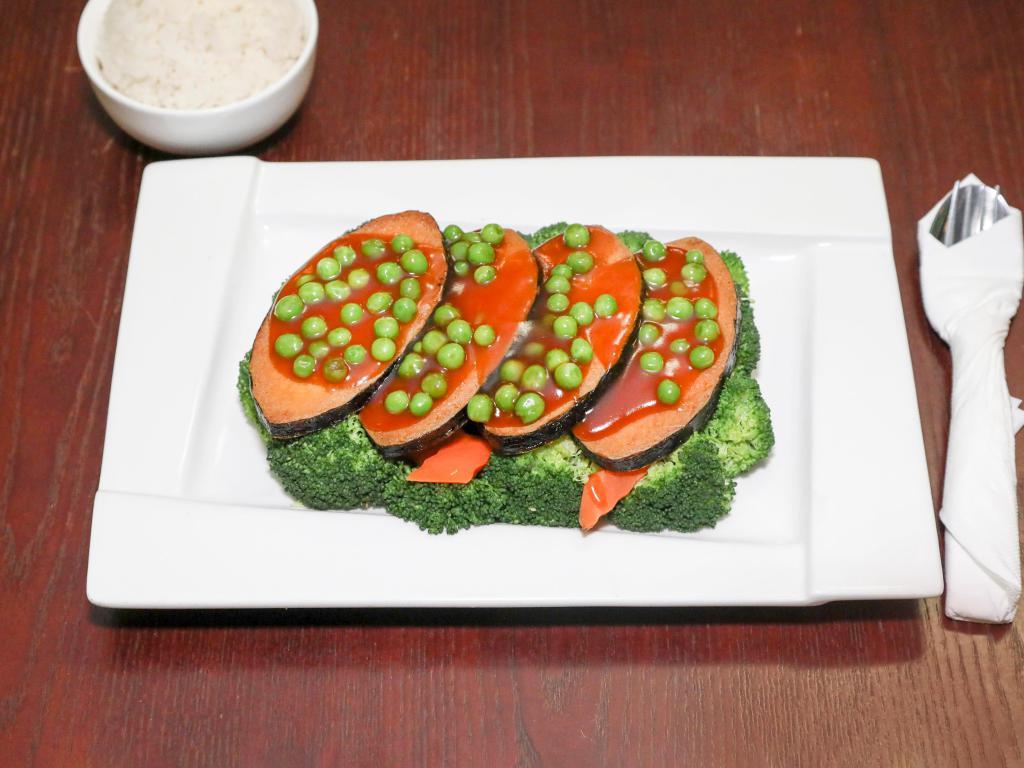 M25. Salmon Teriyaki · With broccoli in teriyaki sauce.