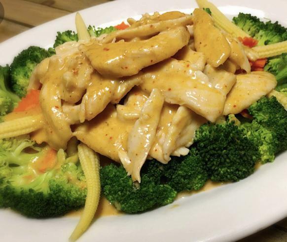 Pad Rama Peanut Chicken · Served on a bed of steamed vegetable and topped with peanut sauce.