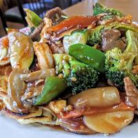 C10. House Special Cantonese Pan Fried Noodle · Shrimp, pork, chicken and beef assorted with vegetable, served on top of pan fried noodle.