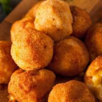 Fried mac n’ cheese bites with ranch sauce (6 pcs) · 