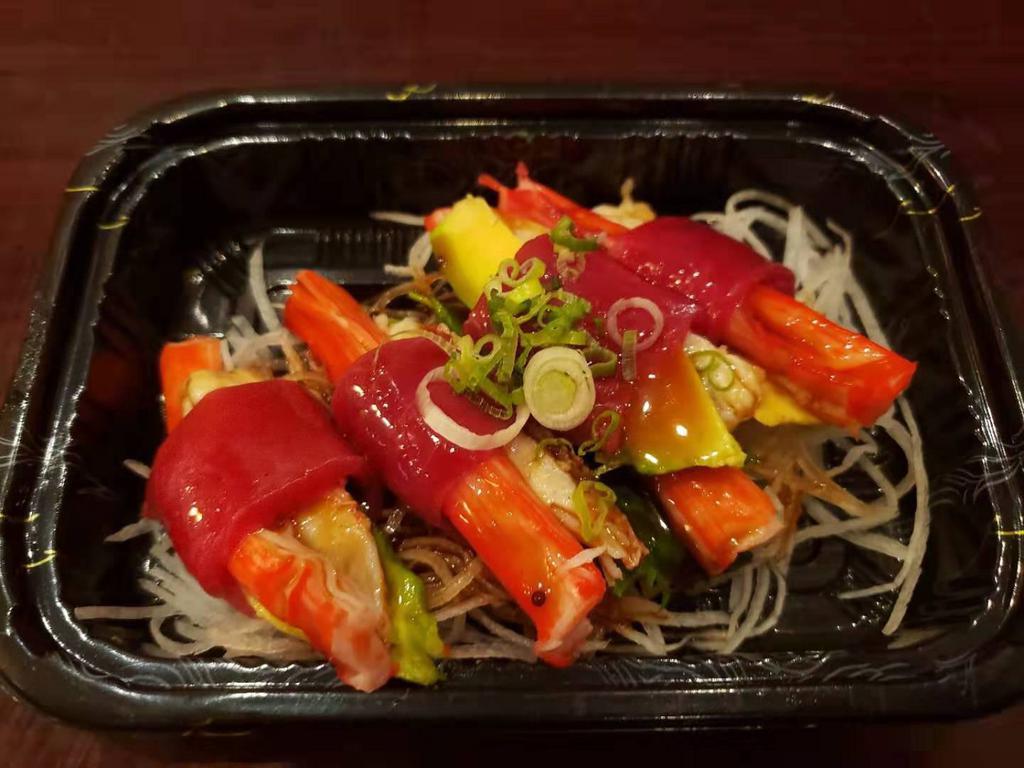 45d. Yummy Star · Fresh tuna, spicy kani, shrimp, avocado and chef's special sauce.