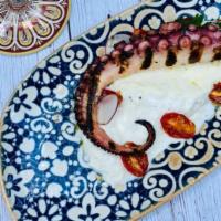 POLPO CAPRESE CON BURRATA, POMODORINO  · Octopus caprese with burrata cheese, cherry tomatoes
