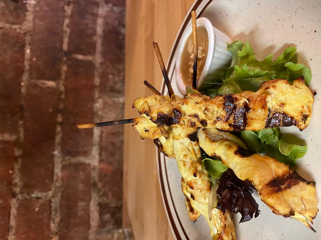 Chicken Satay Tapas Lunch · Cooked in coconut milk, yellow curry, cilantro and lemongrass, served with spicy cacahuate sauce.