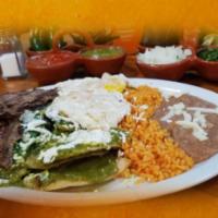 Carne Asada con Chilaquiles · Steak with fried seasoned tortillas with sauce.