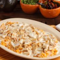Arroz con Pollo y Cheese Dip · Grilled chicken with rice topped with cheese dip.
