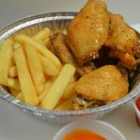 Combo french fries & wings · Crispy wings with french fries and sauce on the side
small 5 pcs Large 8 pcs wings