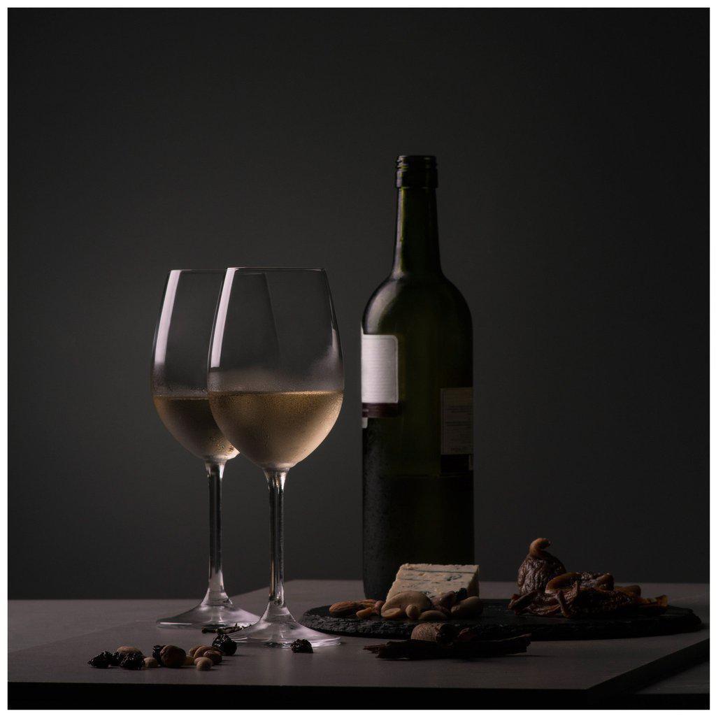 Woodbridge White wine - Chardonnay · Must be 21 to purchase. With an aroma of green apple and a floral undertone, this Chardonnay displays a smooth elegance. The aromas and flavors show nuances of baked apples and cinnamon, ending in a rich oak finish. 