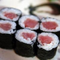 Tuna Roll · seaweed outside, with seasame, cut into 6 pieces