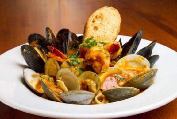 Zuppa di Mussels · Served in a choice of sauce.