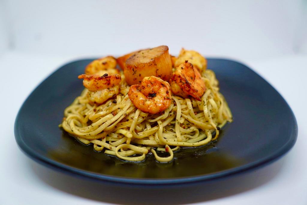 Shrimp&Scallops Pasta (Olive oil&Garlic sauce) · Made with Extra virgin olive oil and garlic sauce 