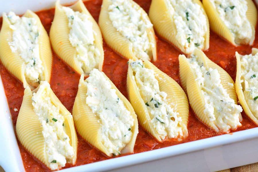 Stuffed Shells · 4PC Ricotta Stuffed Shells made with flavorful three cheese ricotta filling and homemade marinara sauce. This stuffed shells recipe is extra cheesy and made with fresh herbs and garlic flavors. 
SERVED WITH BREAD