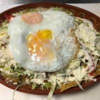 Chilaquiles con huevos estrellados · w/ Fried eggs