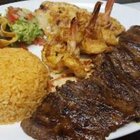 Churrasco con Camarones · Skirt steak with shrimps.