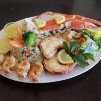 E22. Seafood Combination · Shrimp, crab meat, lobster meat, calamari. Served with white rice. 