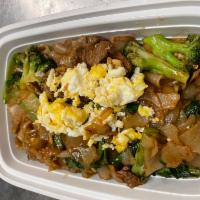 Pad Se-Ew · Stir-fried flat noodle with egg, Chinese broccoli and sweet soy sauce.