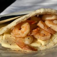 Arepa con Camarones · Arepa with shrimp