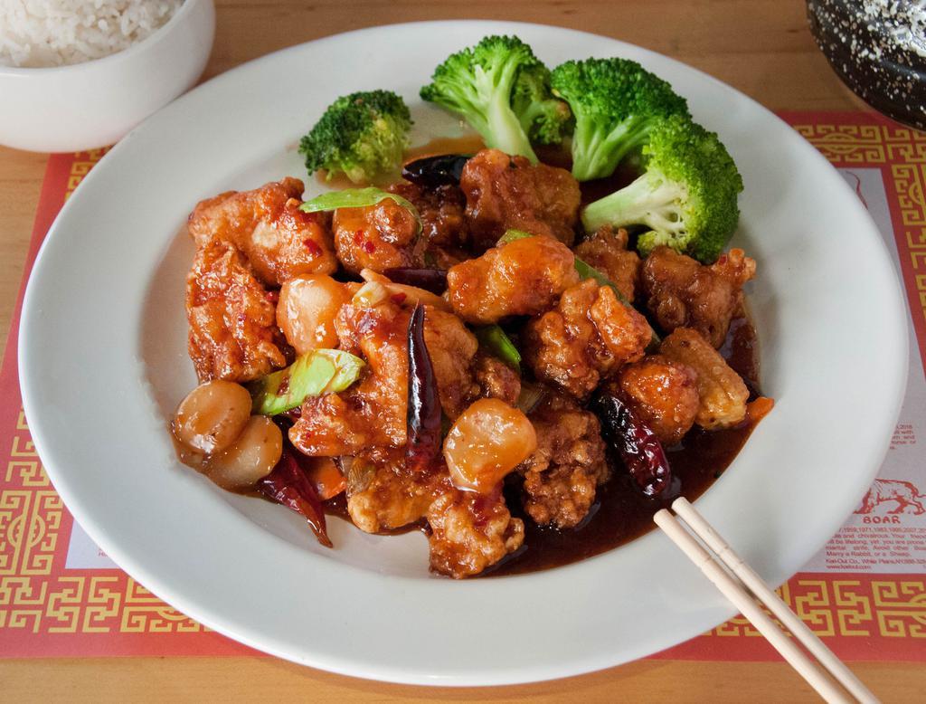 S4. General Tso's Chicken Special · White meat. Crispy golden tender chicken morsels with a healthy blend of vegetable. Hot and spicy.