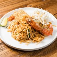 Sup Pad Thai · Traditional Thai dish stir- fried thin rice noodles, bean sprouts, chive leaves, peanuts, be...