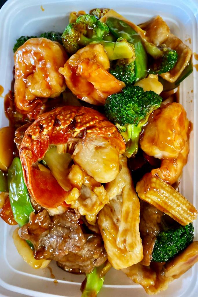S8. Happy Family · Lobster, pork, beef, chicken, jumbo shrimp and different kinds of vegetable in chef's special sauce.