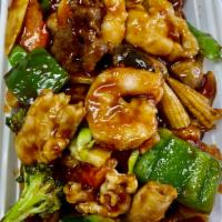 S10. Hunan Triple Crown · Beef, chicken, jumbo shrimp stir-fried with assorted Chinese vegetable and broccoli in spicy...