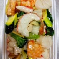 S16. Seafood Combo · Lobster, jumbo shrimp, crab meat and sea scallops with assorted vegetable in house special w...