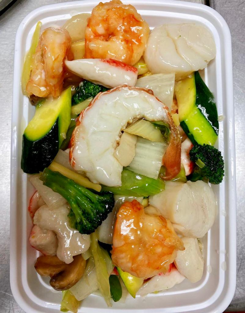S16. Seafood Combo · Lobster, jumbo shrimp, crab meat and sea scallops with assorted vegetable in house special white sauce.