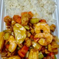 C18. Chicken and Shrimp Supreme Combo Plate · Hot and spicy.