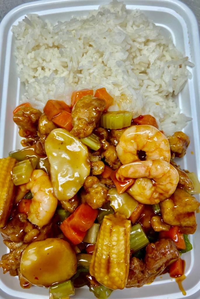 C18. Chicken and Shrimp Supreme Combo Plate · Hot and spicy.