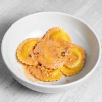 Lobster and crab ravioli · With vodka sauce 5 pieces