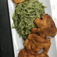 Tallarin verde con pechuga · Green Spaghetti Peruvian with chicken breast