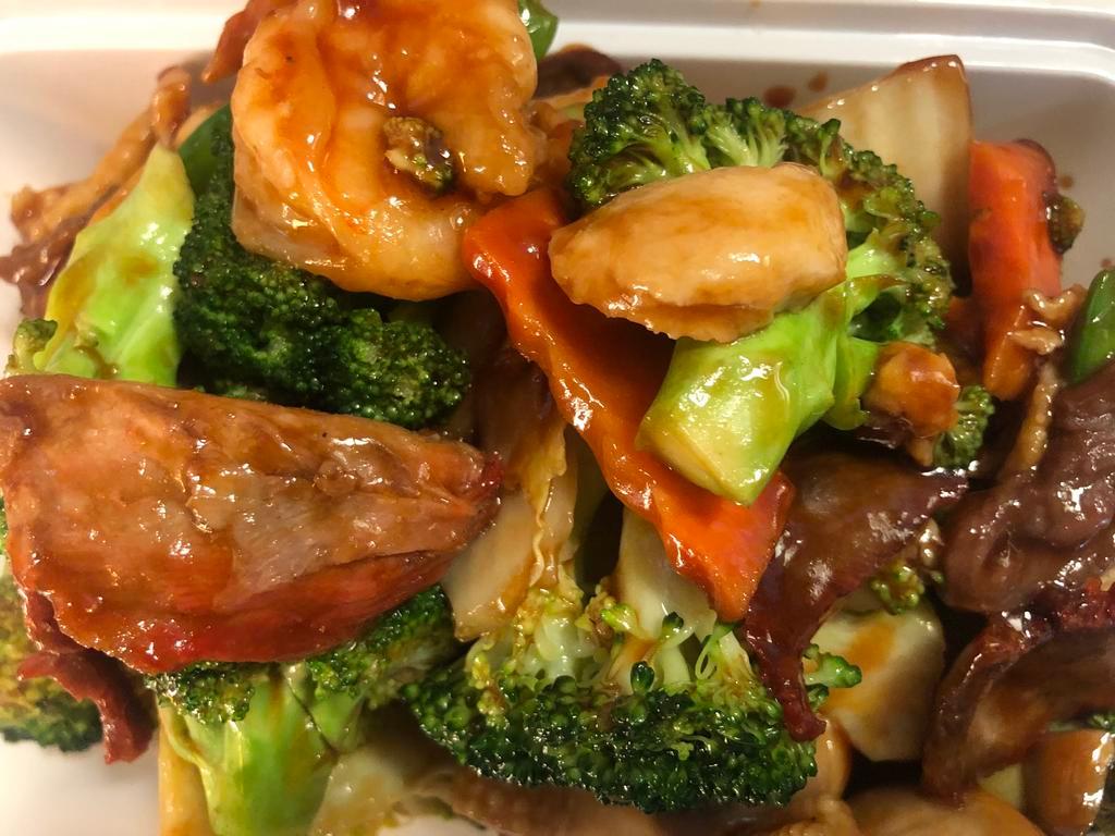 H4. Four Season · A combination of beef, chicken, shrimp, roast pork and Chinese vegetables in a brown sauce.