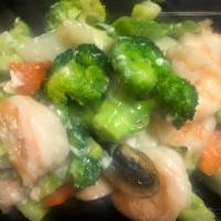 H11. Lake Tung Ting Shrimp · Shrimp with mixed vegetables.