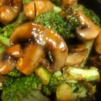 135. Broccoli with Straw Mushroom · Served with choice of rice.