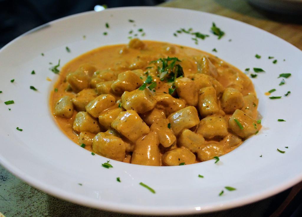 Gnocchi Modo Mio · Homemade potato pasta served with pomodoro or pesto sauce.