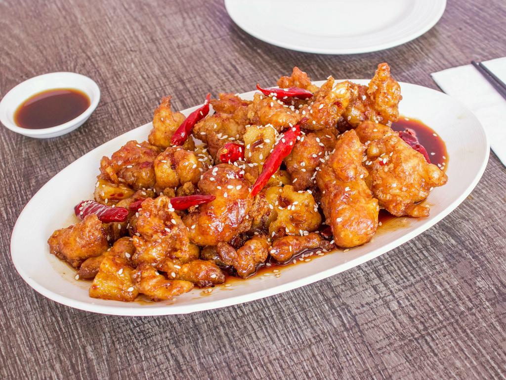 General Tso's Chicken 左宗棠鸡 · Deep fried with sweet and spicy sauce.