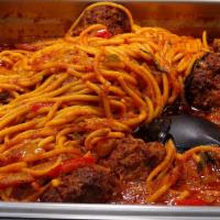 Albondiga con Espaghettis · Spaghettis with meatballs.