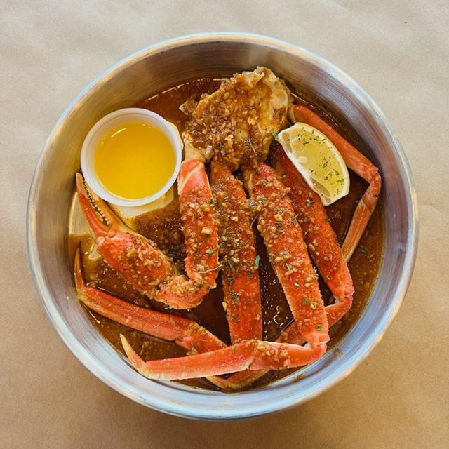 1/2 lb Snow Crab · No side item
1/2 lb Snow crab boiled in your seasoning of choice. Choice of Plan | garlic butter | lemon pepper | Cajun | 502 Tasty-licious sauce