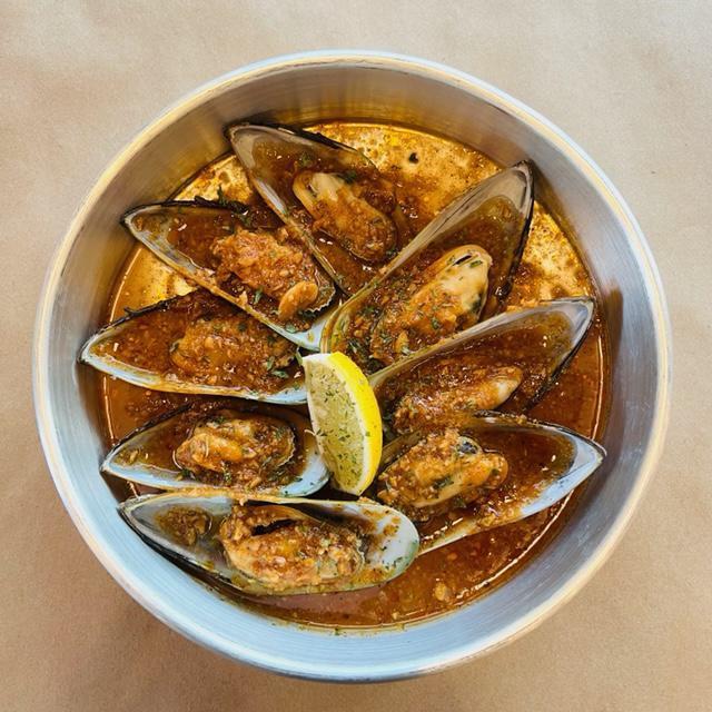1/2 Mussels · No side item
1/2 lb Mussels boiled in your seasoning of choice. Choice of Plan | garlic butter | lemon pepper | Cajun | 502 Tasty-licious sauce
