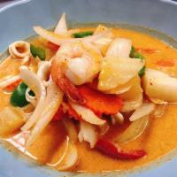 C3. Large Yellow Curry and Pineapple · With onion, potatoes, carrot, green pepper and curry powder. Spicy.(no rice)