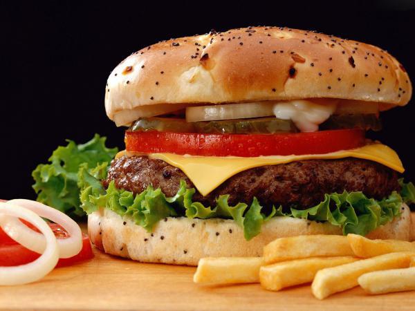 Burger Deluxe · L, T, O, mayo, queso or cheese, tocino or bacon, aguacate with avocado and French fries.