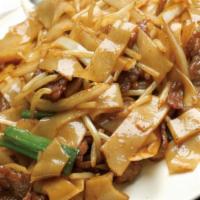 J3. Beef Chow Fun · Dry rice noodle, onion, scallion and bean sprout.