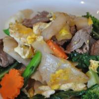 Pad See Ew · Flat noodle with egg, broccoli, Chinese broccoli, carrots and house sauce.