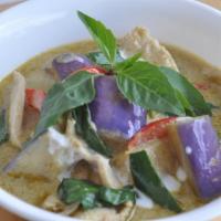 Green Curry · Eggplant, red and green pepper, basil leaf, string bean, bamboo shoot and pea. Spicy.
