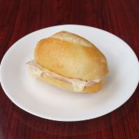 Misto com Ovo · Ham, egg and cheese on a French roll.