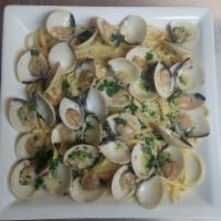 Linguini Con Vongoli · Baby clams. Linguini with sauteed baby claim in your choice of while or red sauce