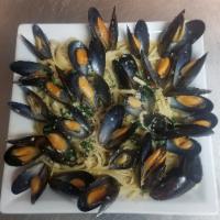 Linguini Con Cozze · Mussels.  Linguini with sauteed Mussels in your choice of white or red sauce.